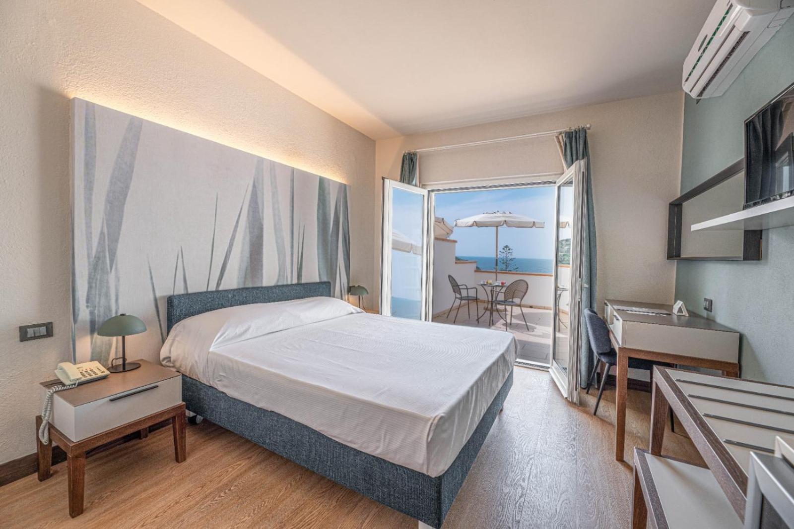 Baia Imperiale Hotel 4*